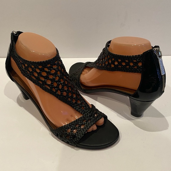 Donald J. Pliner Verona Leather Woven T-Strap Pumps Sandals Size 8.5 Narrow EUC - Picture 9 of 12